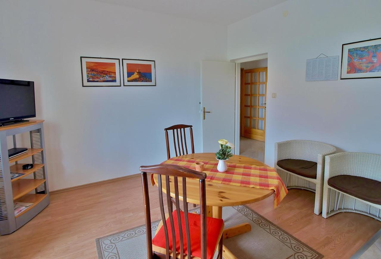 Apartments Biserka Rab Town Exterior photo