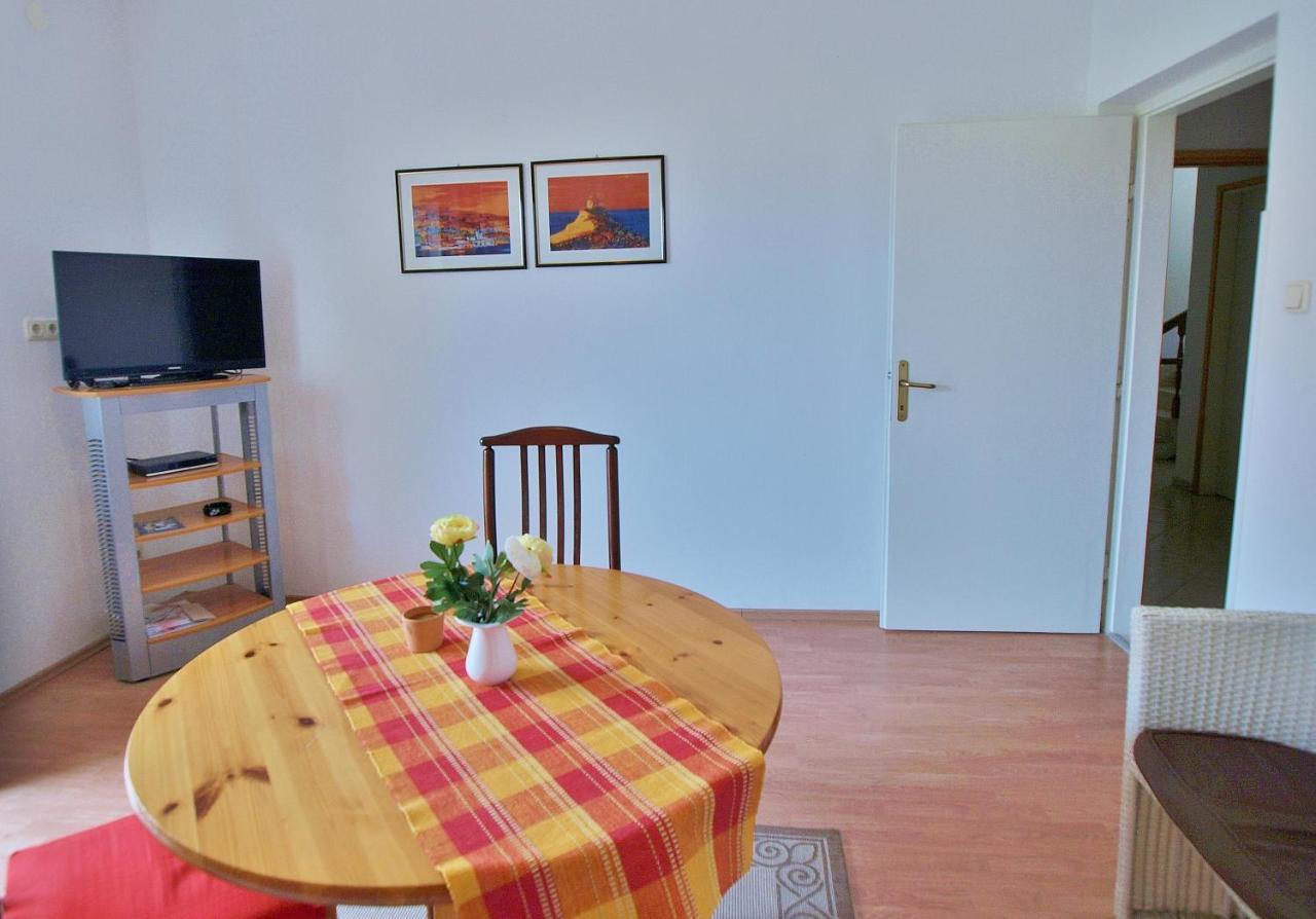 Apartments Biserka Rab Town Exterior photo
